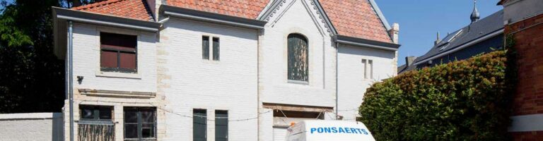 picture of home with Polkaerts van in front